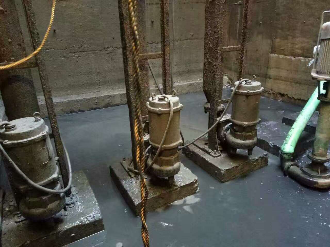 神湾镇污水池清理