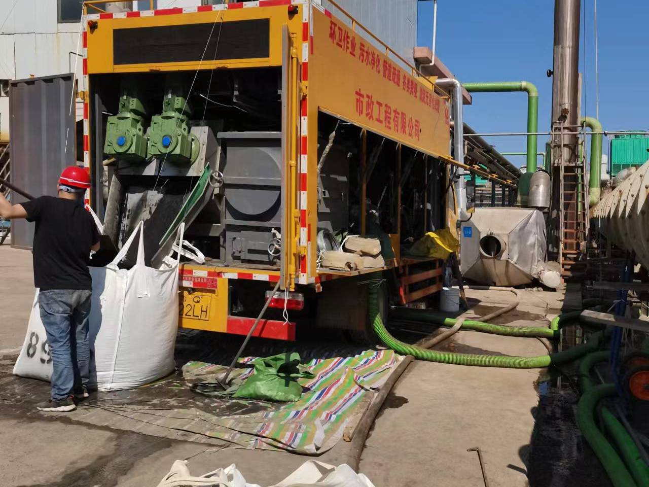 神湾镇淤泥压干处理